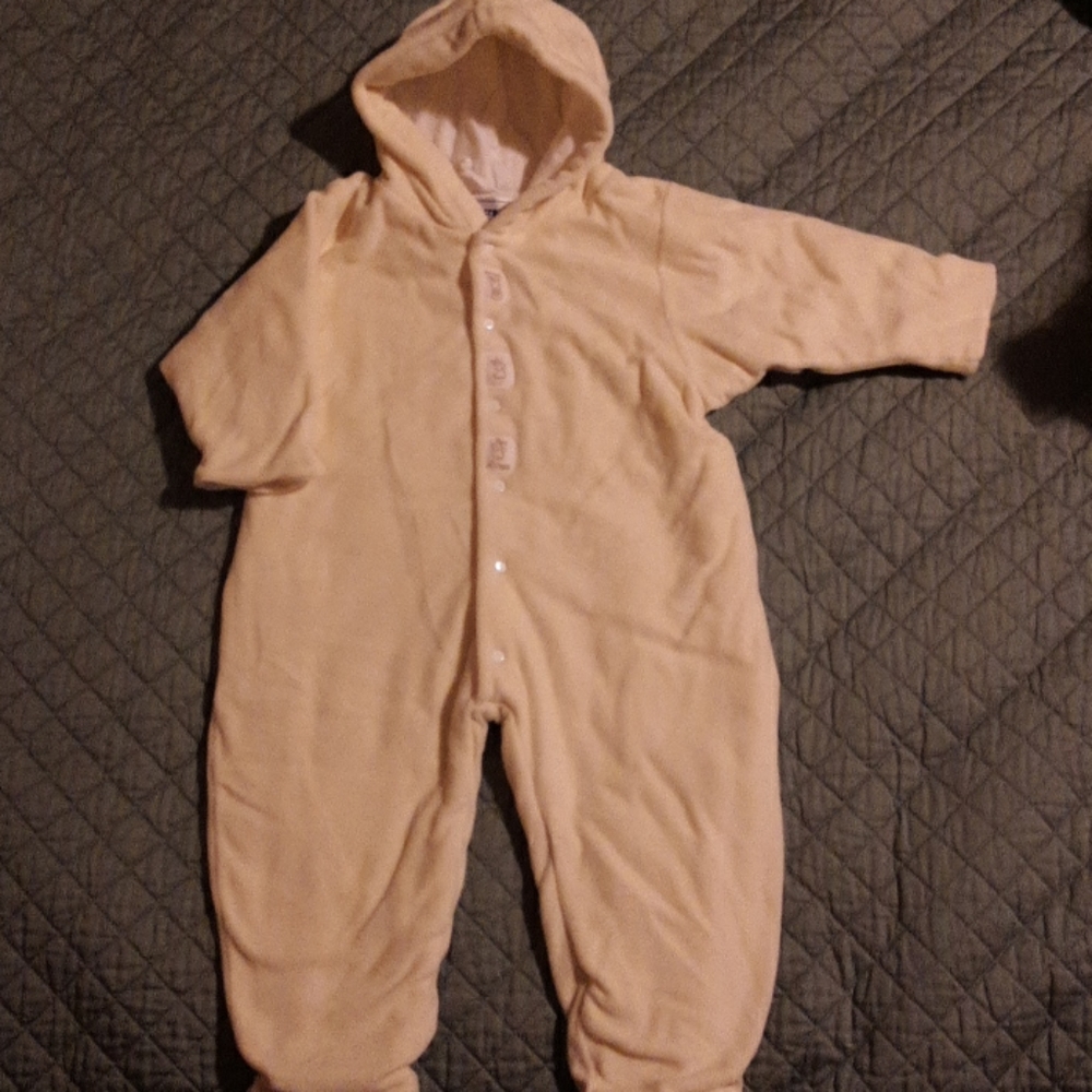 Soft, warm baby outfit with hoodie